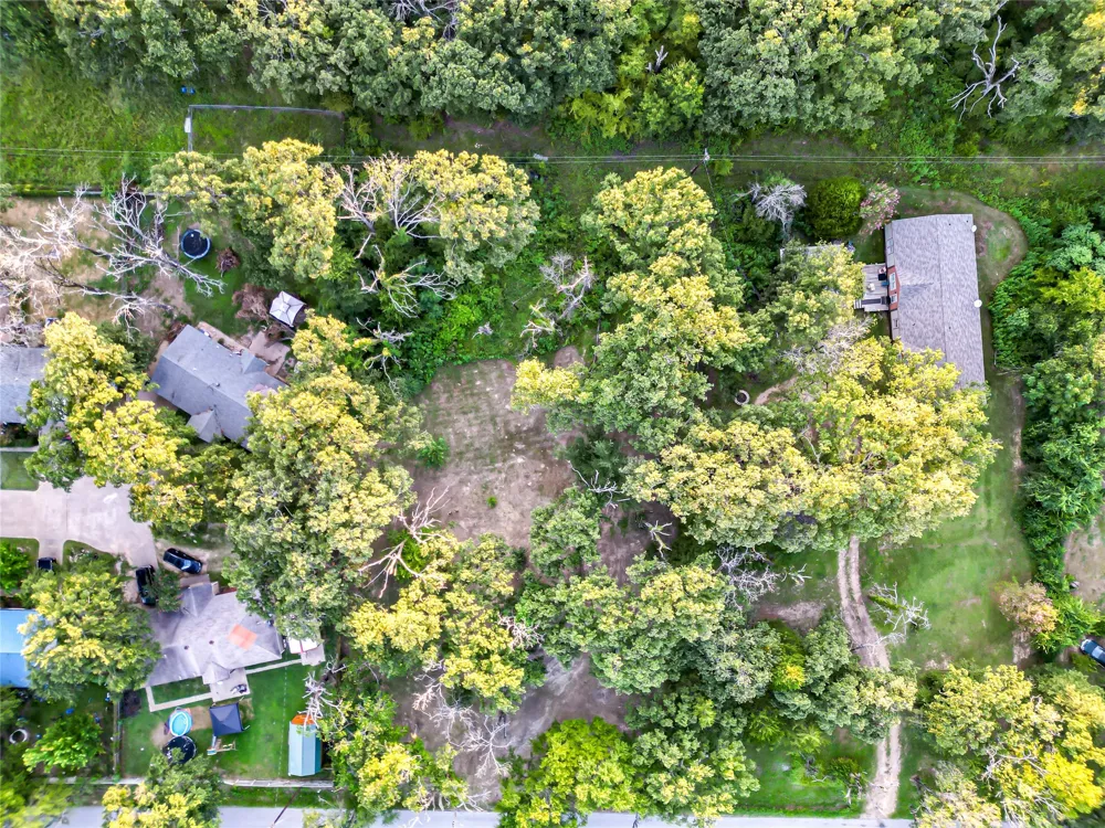 208 Old Indian Trail Tool, TX 75143