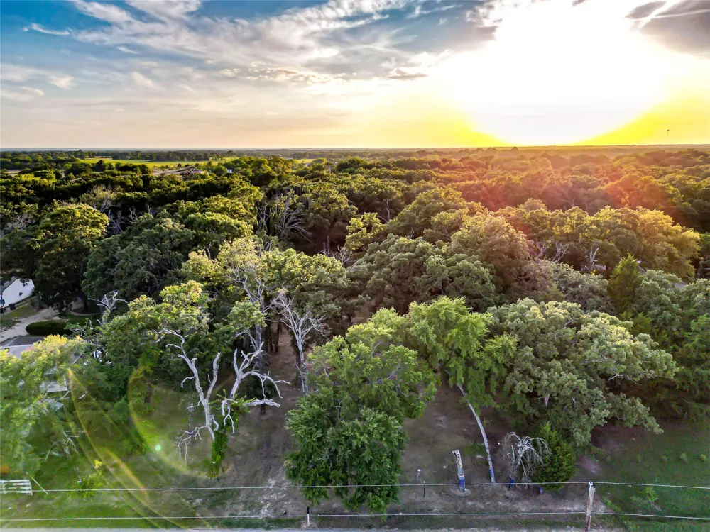 208 Old Indian Trail Tool, TX 75143