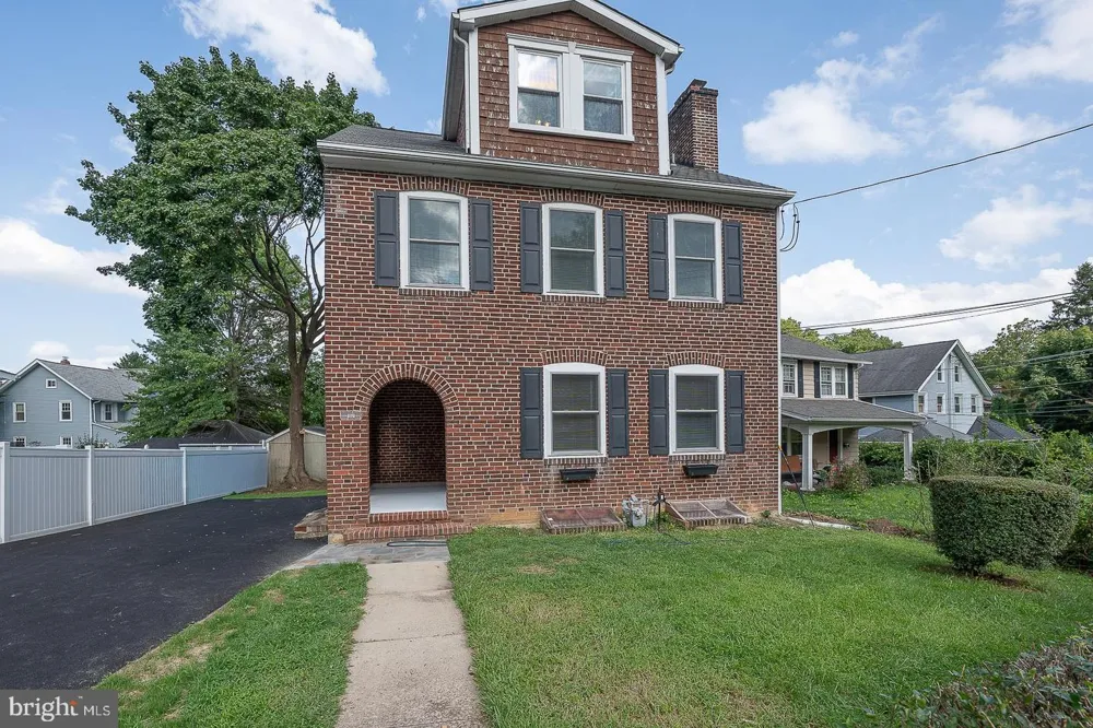 107 W CIRCULAR AVENUE Paoli, PA 19301