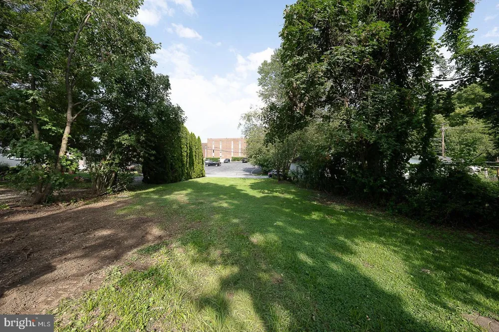 107 W CIRCULAR AVENUE Paoli, PA 19301