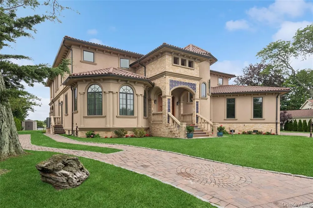 1190 Harbor Road Hewlett Harbor, NY 11557