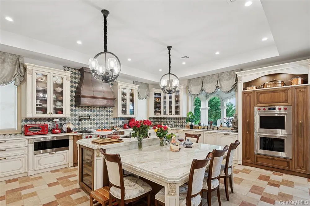1190 Harbor Road Hewlett Harbor, NY 11557