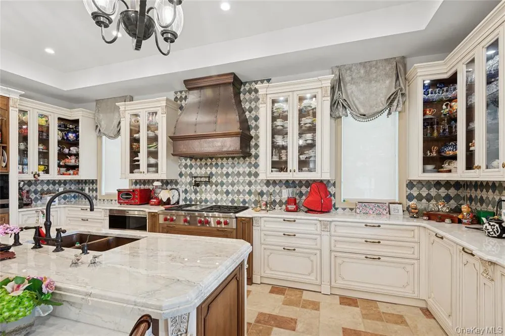 1190 Harbor Road Hewlett Harbor, NY 11557