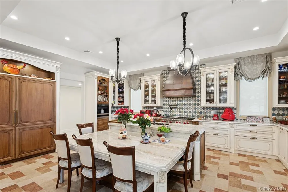 1190 Harbor Road Hewlett Harbor, NY 11557
