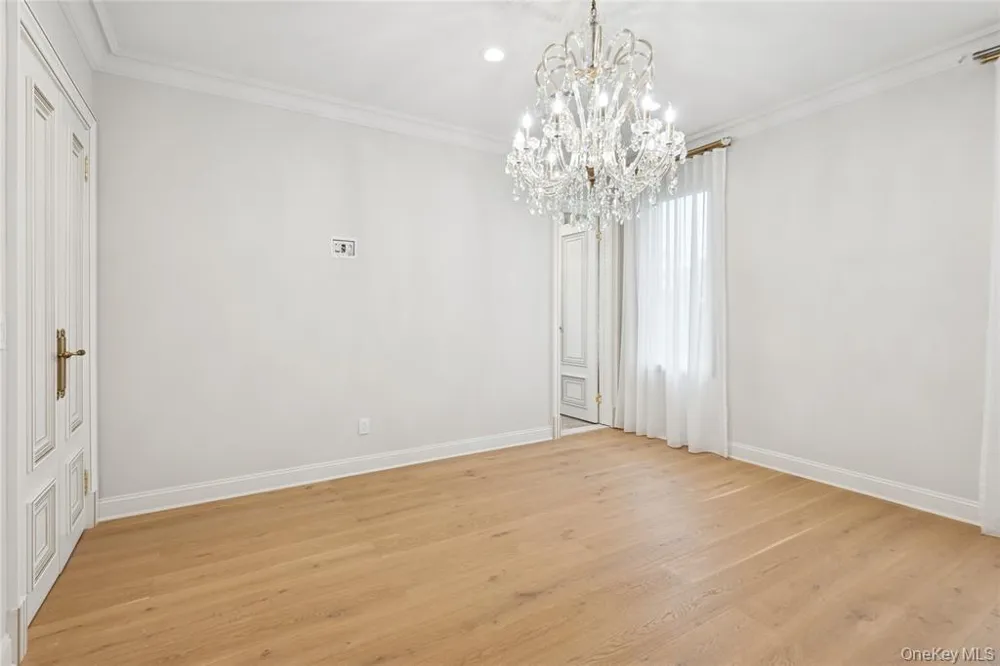 1190 Harbor Road Hewlett Harbor, NY 11557