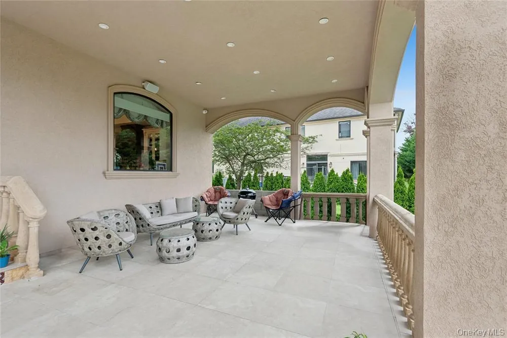 1190 Harbor Road Hewlett Harbor, NY 11557