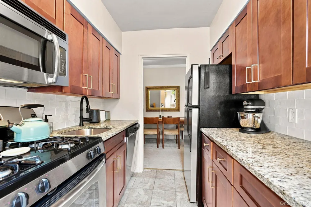 10 Bryant Crescent #1L White Plains, NY 10605