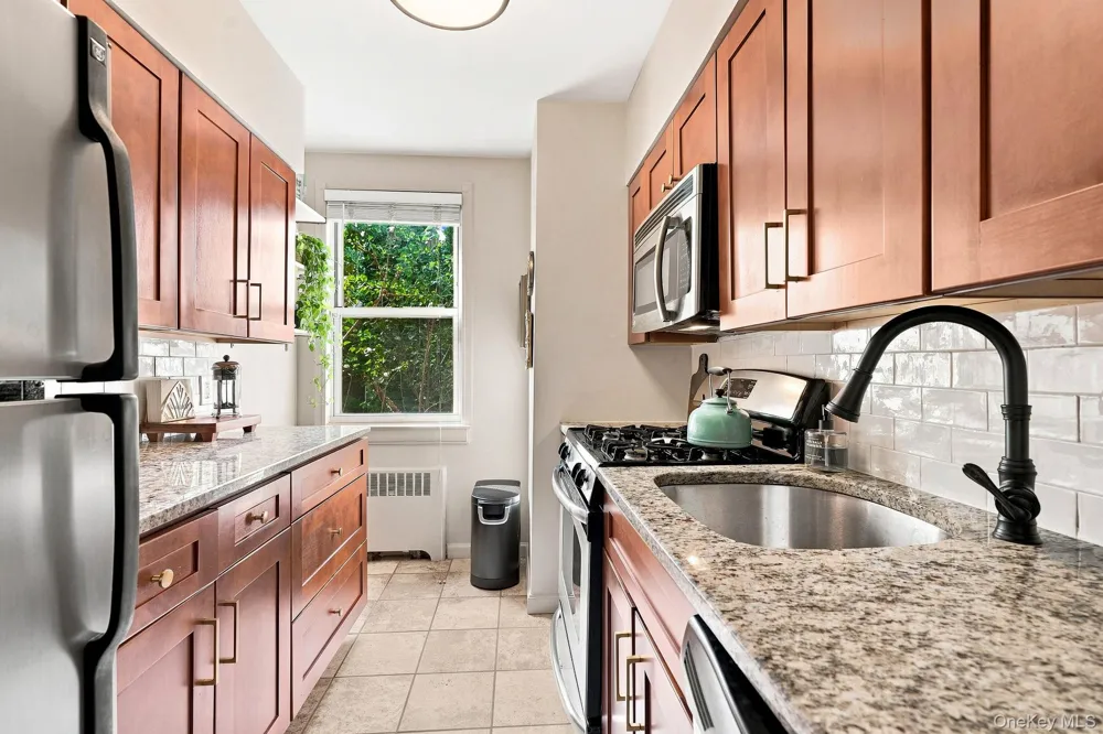 10 Bryant Crescent #1L White Plains, NY 10605