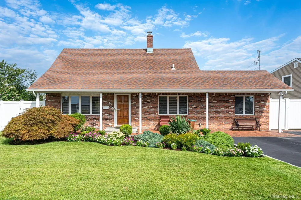 60 Academy Lane Levittown, NY 11756