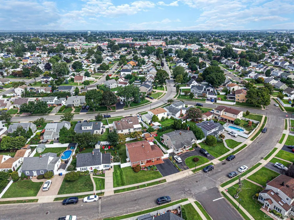 60 Academy Lane Levittown, NY 11756