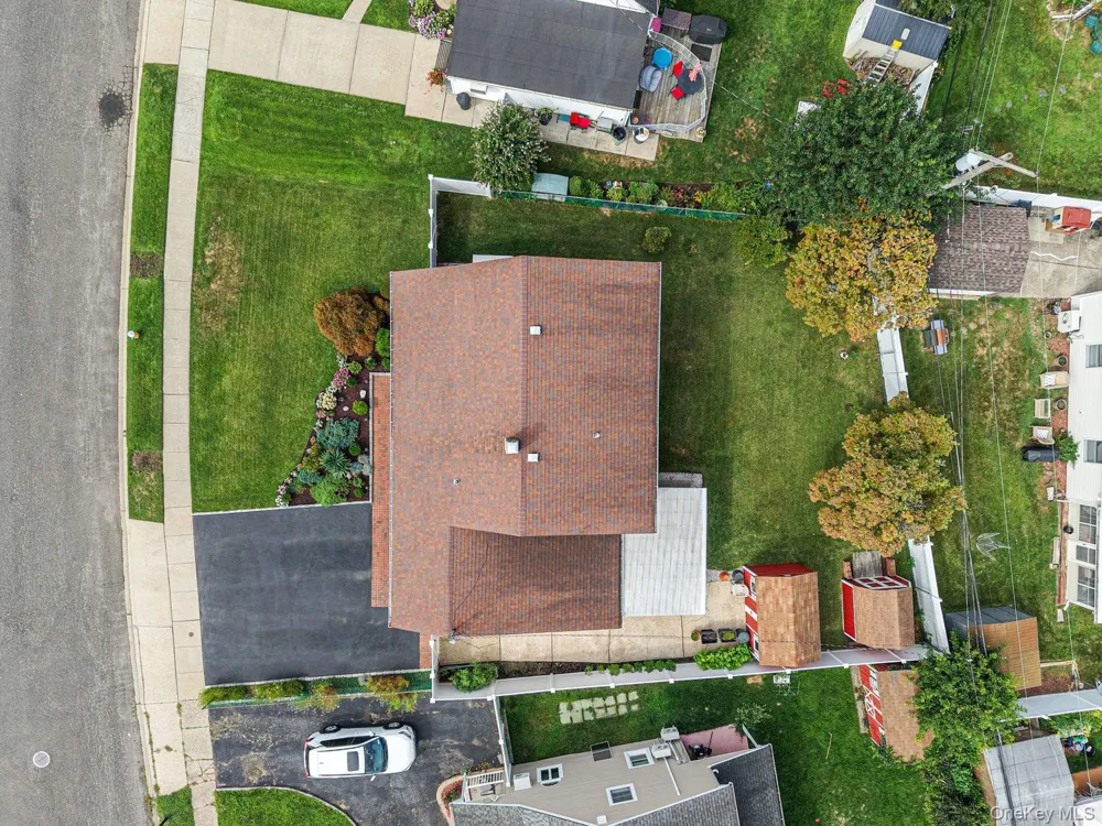 60 Academy Lane Levittown, NY 11756