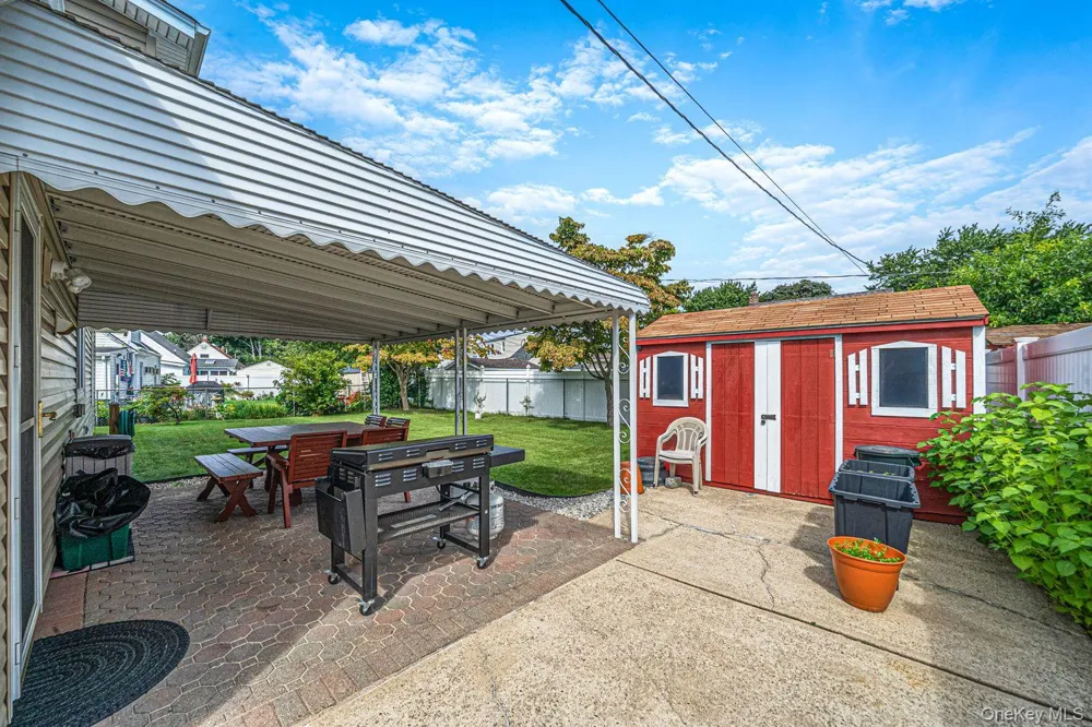 60 Academy Lane Levittown, NY 11756