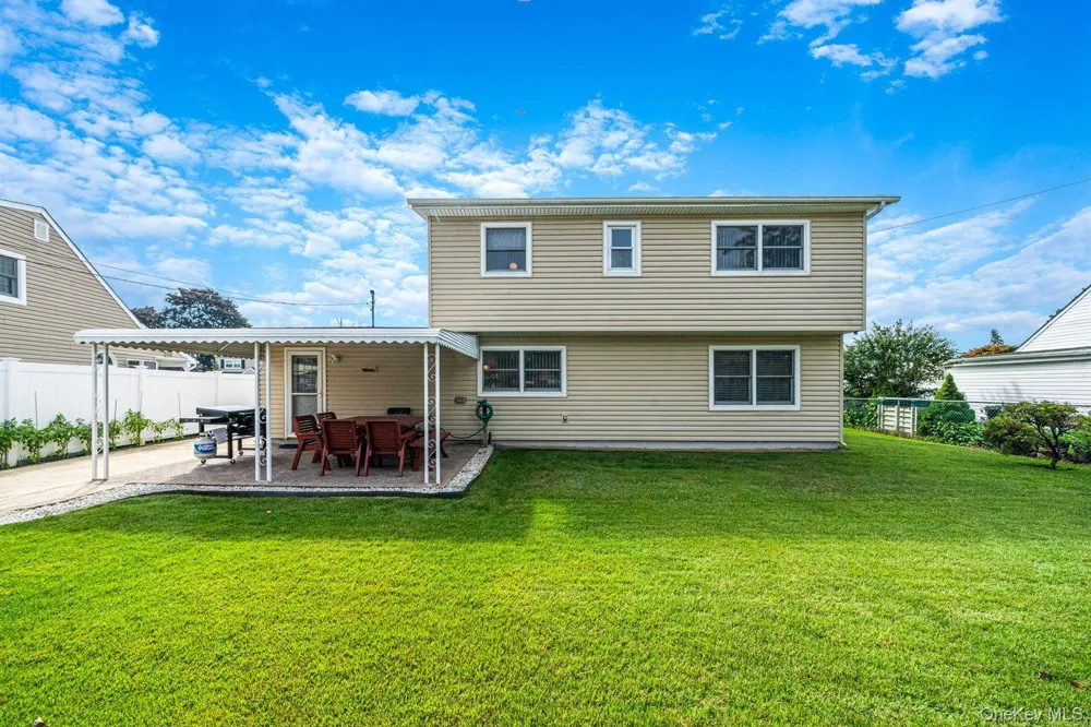 60 Academy Lane Levittown, NY 11756