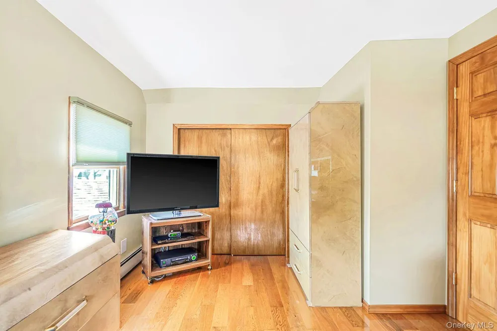 60 Academy Lane Levittown, NY 11756