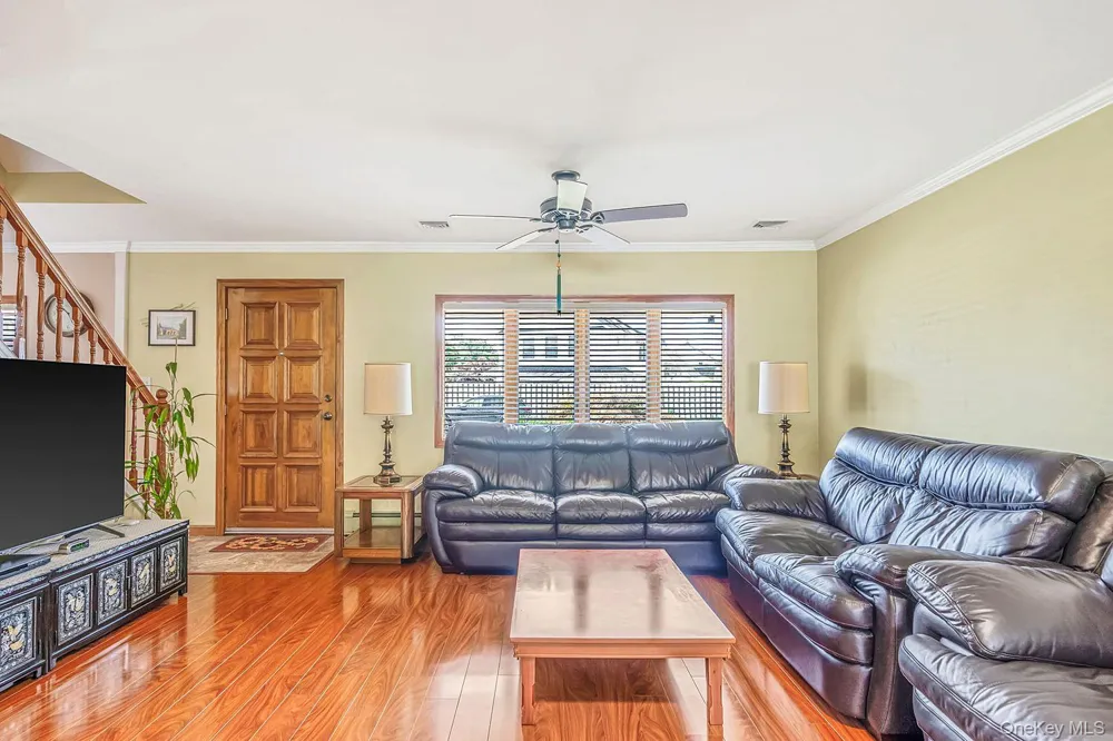 60 Academy Lane Levittown, NY 11756