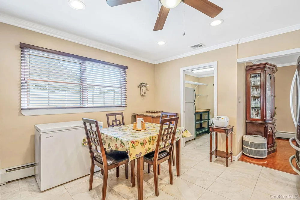60 Academy Lane Levittown, NY 11756