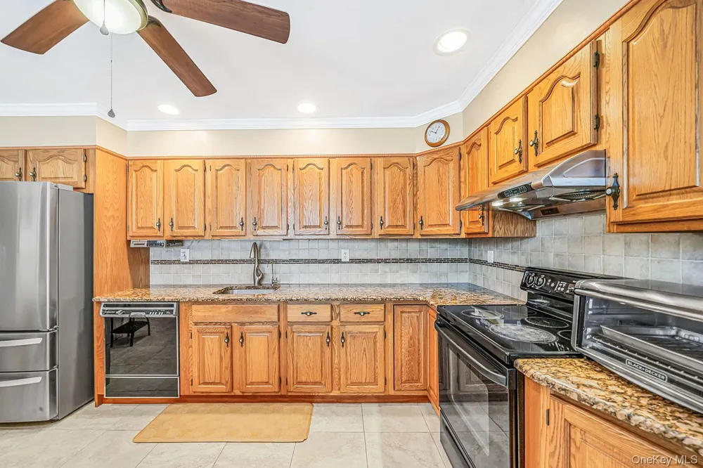 60 Academy Lane Levittown, NY 11756