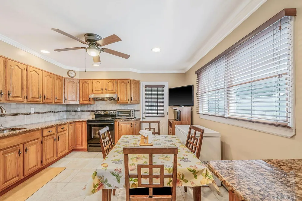 60 Academy Lane Levittown, NY 11756