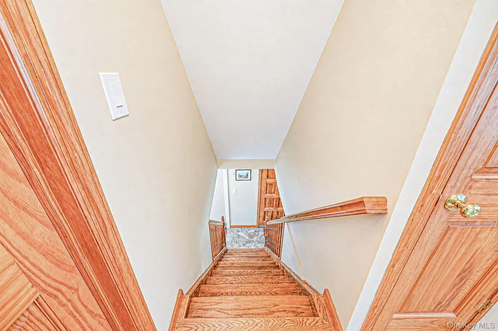 60 Academy Lane Levittown, NY 11756