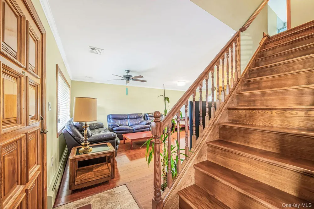 60 Academy Lane Levittown, NY 11756