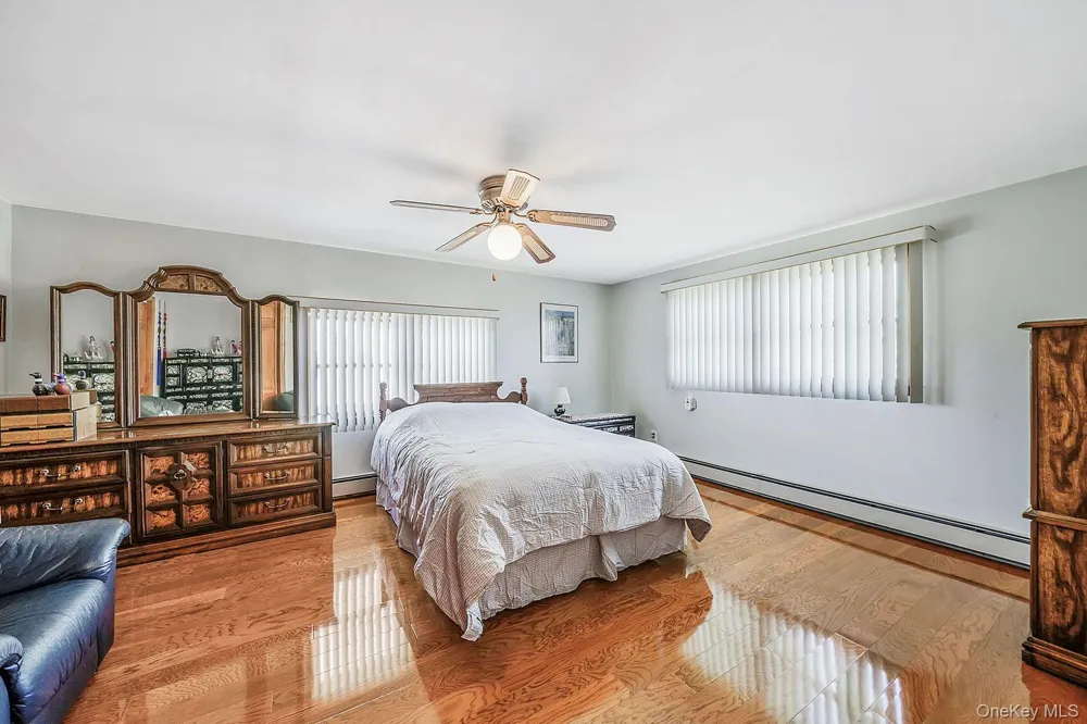 60 Academy Lane Levittown, NY 11756
