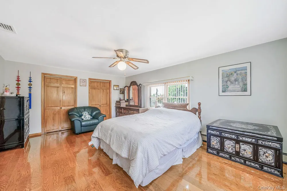 60 Academy Lane Levittown, NY 11756