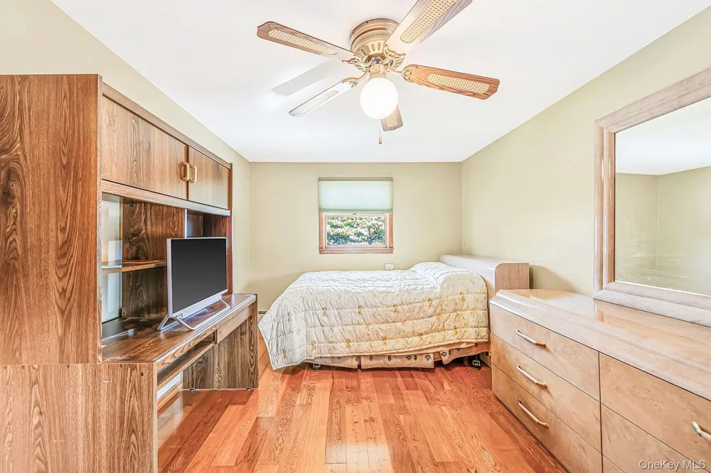 60 Academy Lane Levittown, NY 11756