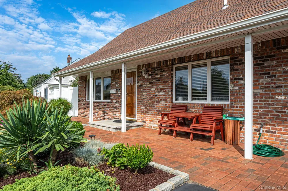 60 Academy Lane Levittown, NY 11756