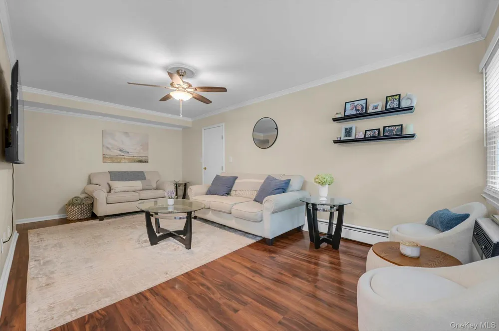 1108 Towne House Village Hauppauge, NY 11749