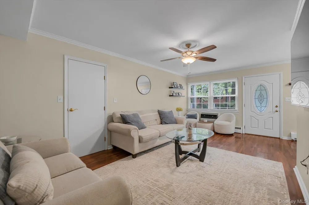 1108 Towne House Village Hauppauge, NY 11749