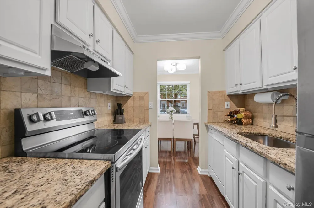 1108 Towne House Village Hauppauge, NY 11749