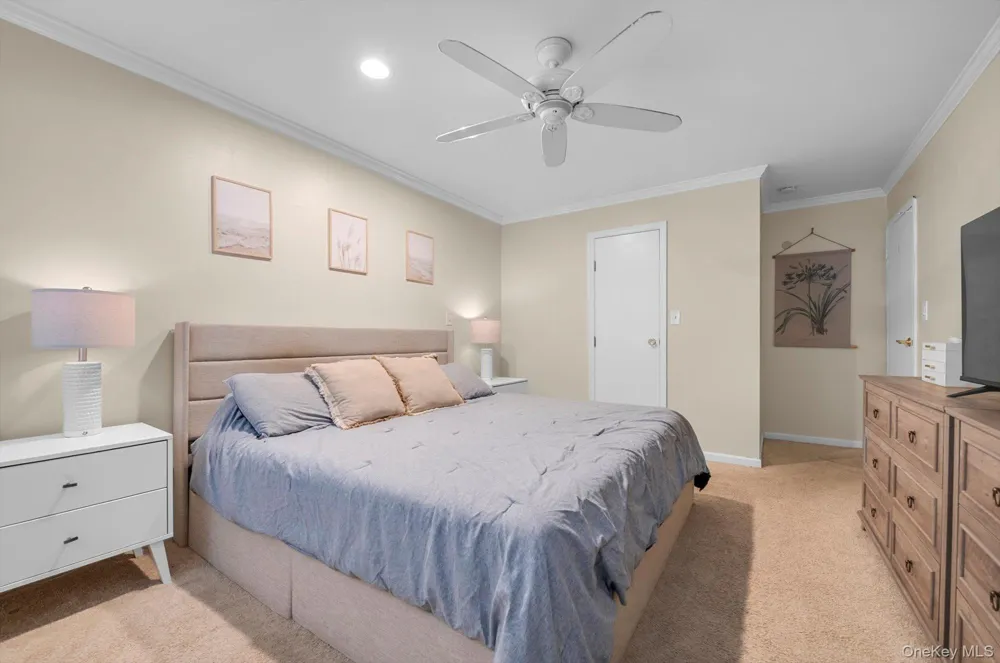 1108 Towne House Village Hauppauge, NY 11749