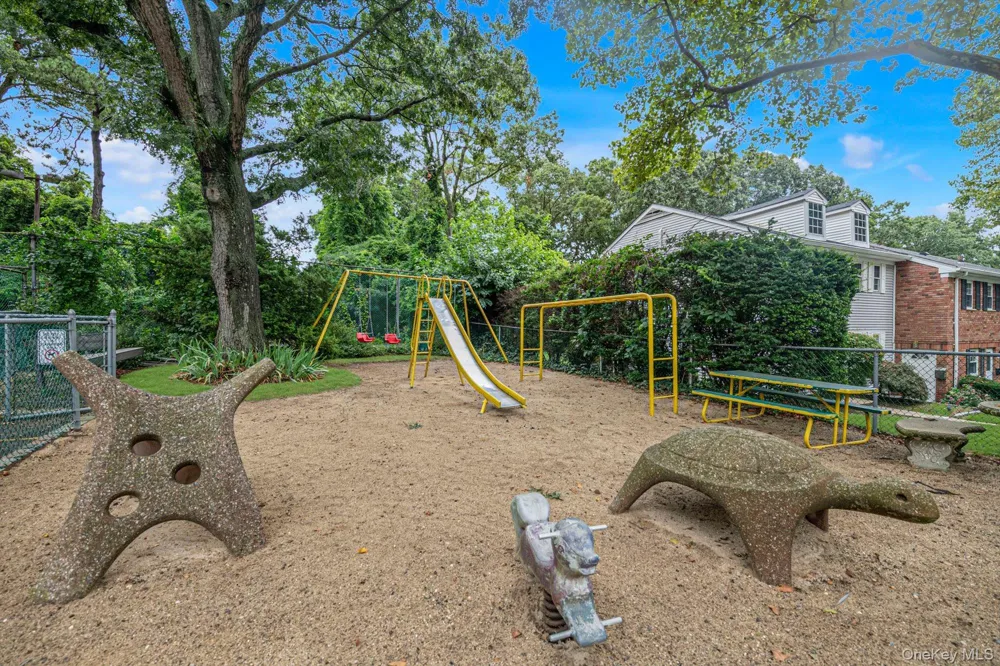 1108 Towne House Village Hauppauge, NY 11749