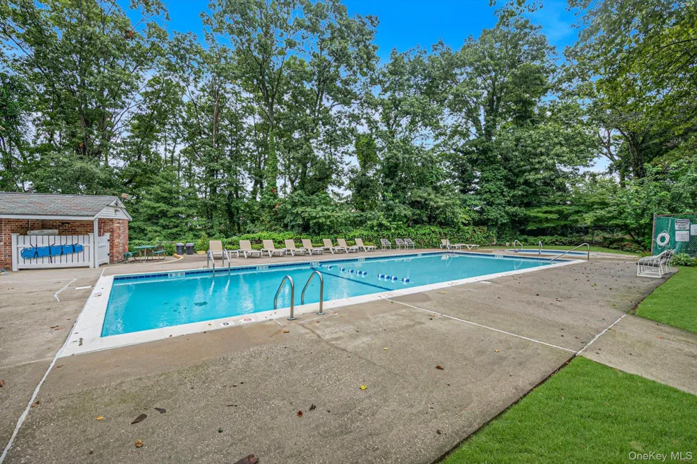 1108 Towne House Village Hauppauge, NY 11749