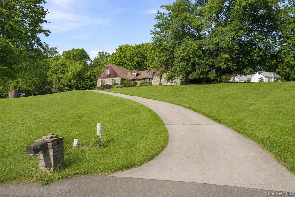 14 Lisa Drive Highland, NY 12528