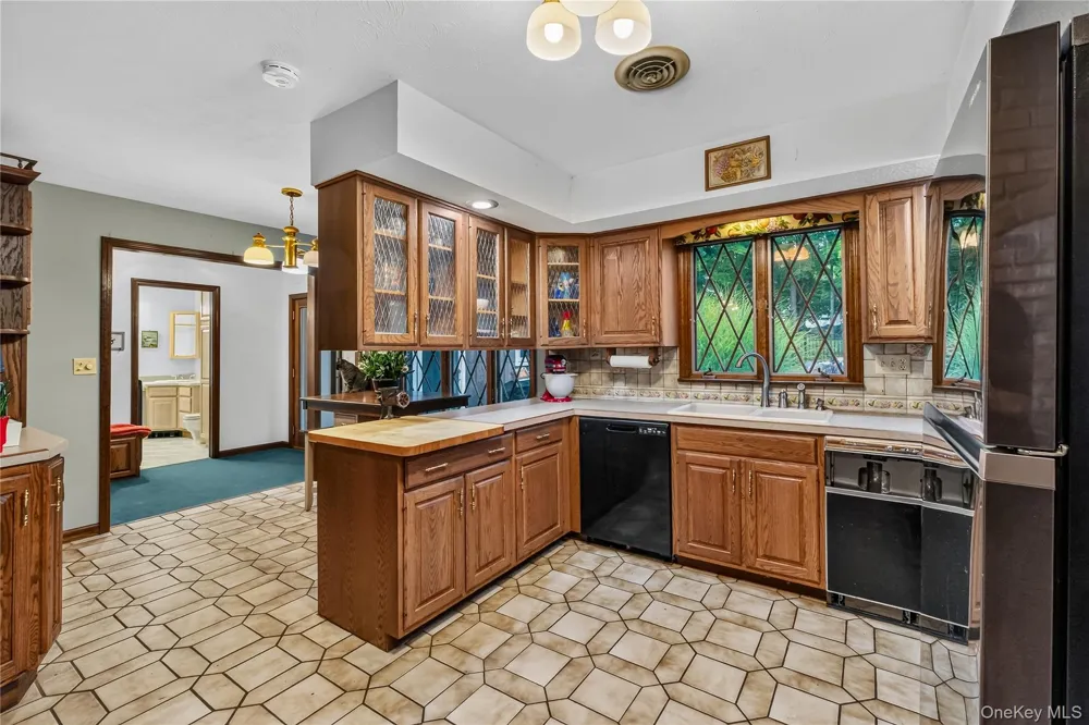 14 Lisa Drive Highland, NY 12528