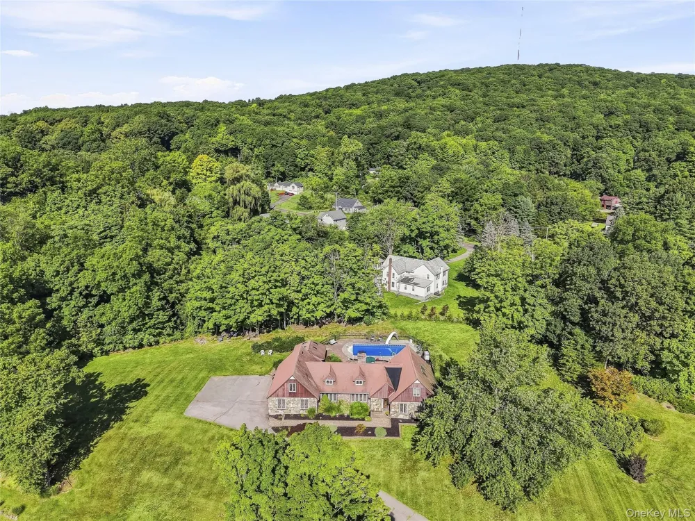 14 Lisa Drive Highland, NY 12528