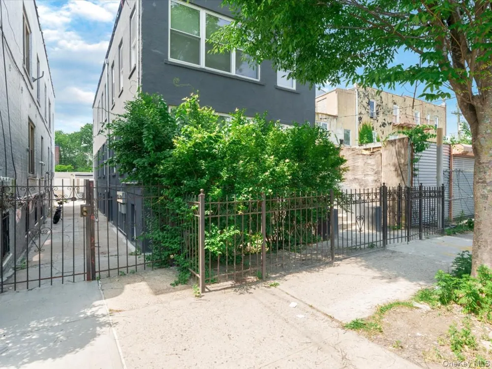 910 E 226th Street Bronx, NY 10466