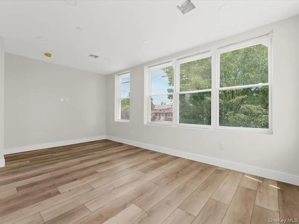 910 E 226th Street Bronx, NY 10466