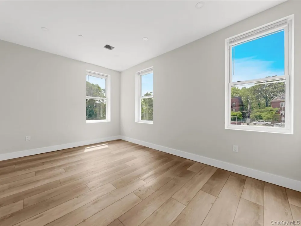 910 E 226th Street Bronx, NY 10466