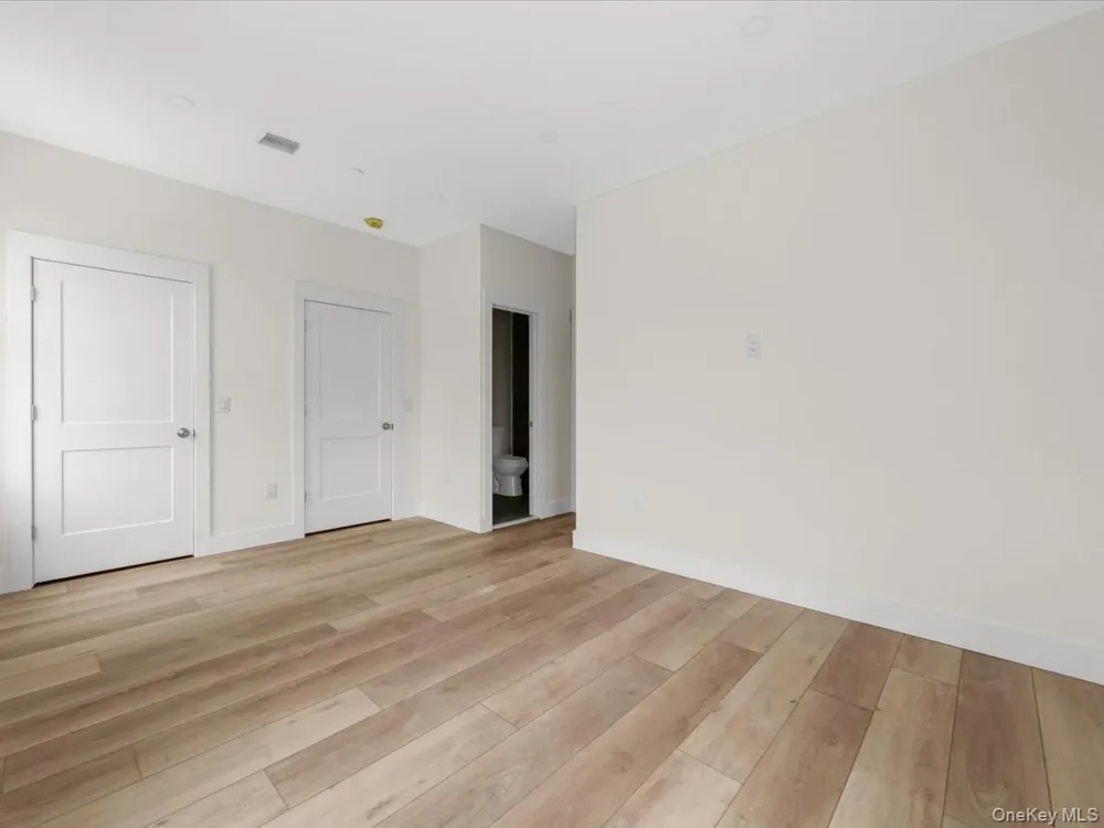 910 E 226th Street Bronx, NY 10466