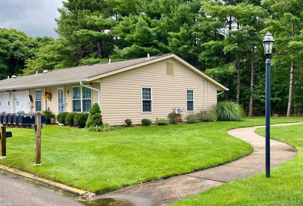472A Darwen Drive Ridge, NY 11961