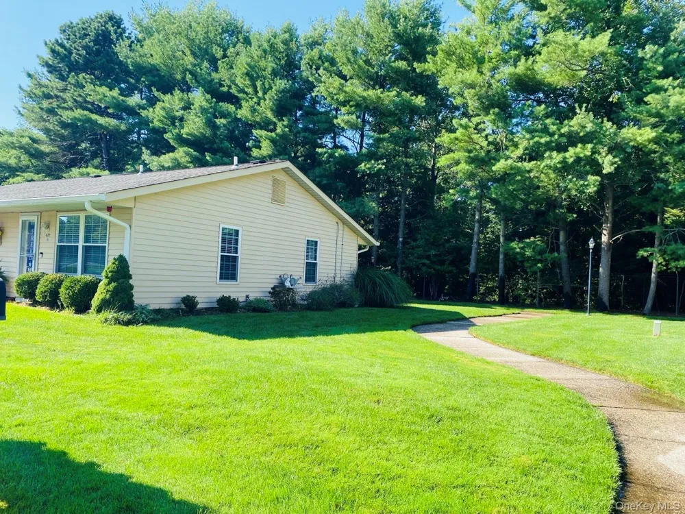 472A Darwen Drive Ridge, NY 11961
