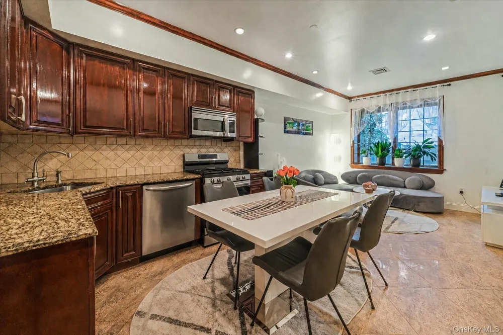 2569 38th Street #1R Astoria, NY 11103