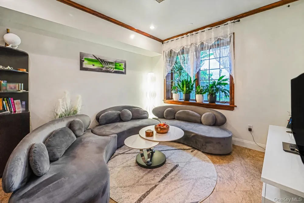 2569 38th Street #1R Astoria, NY 11103