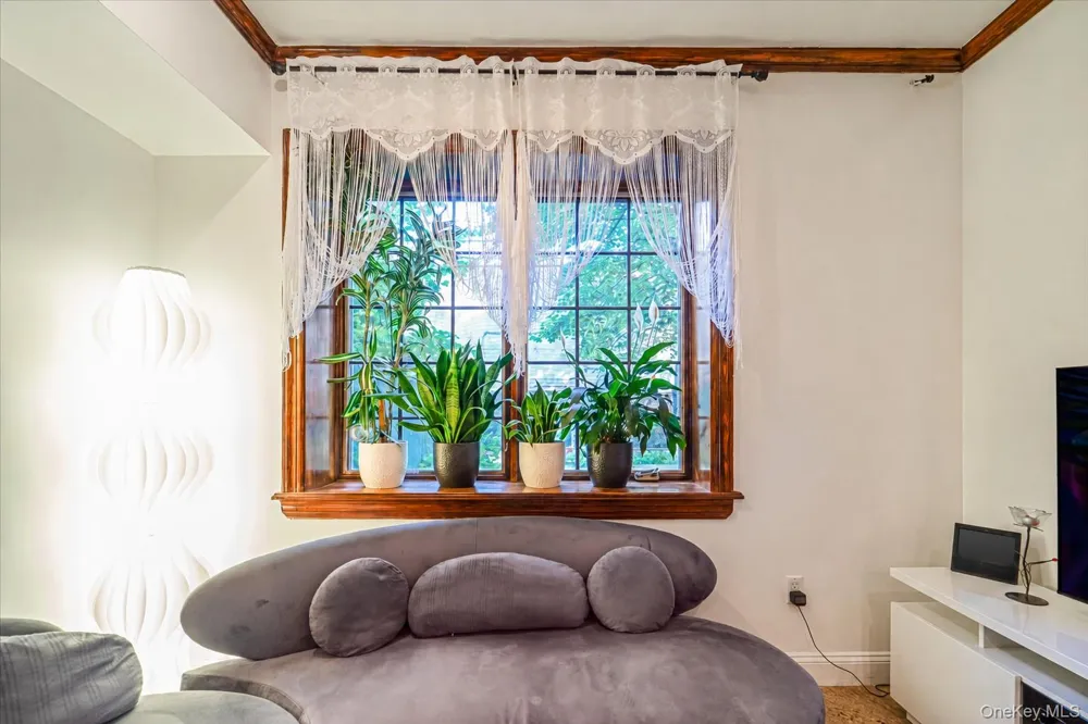 2569 38th Street #1R Astoria, NY 11103