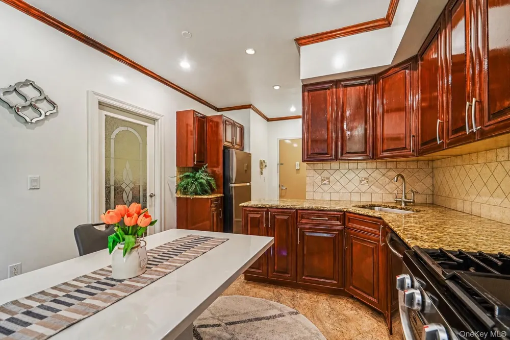 2569 38th Street #1R Astoria, NY 11103