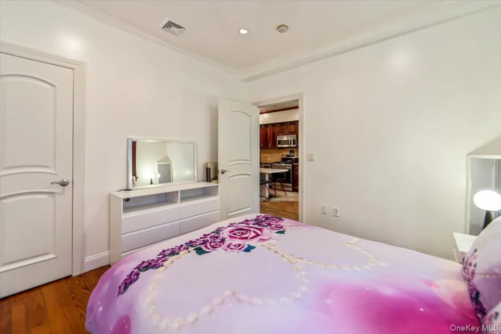 2569 38th Street #1R Astoria, NY 11103