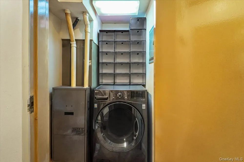 2569 38th Street #1R Astoria, NY 11103