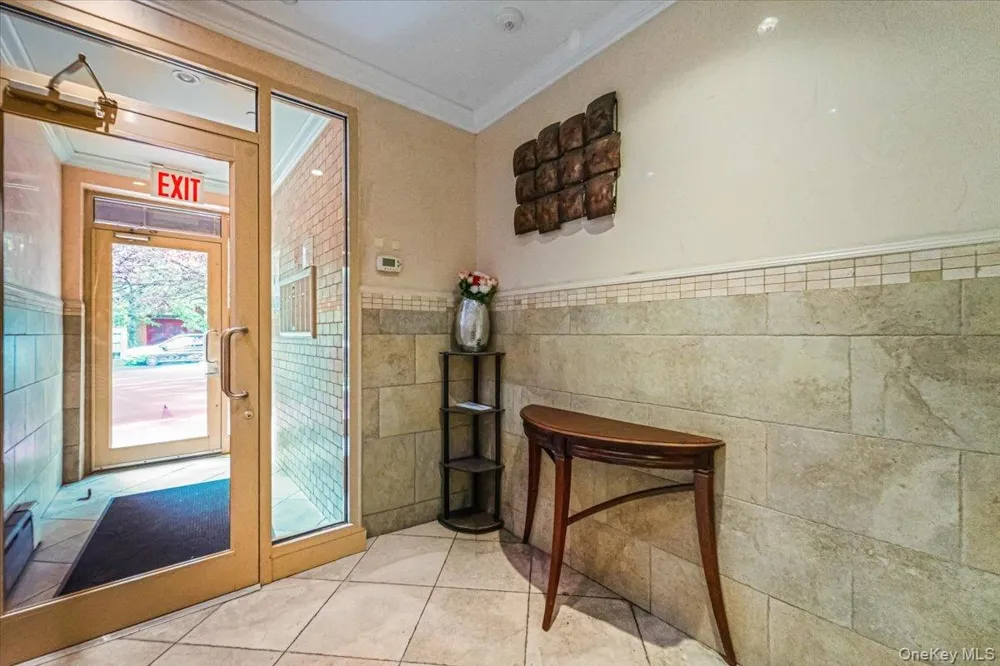 2569 38th Street #1R Astoria, NY 11103
